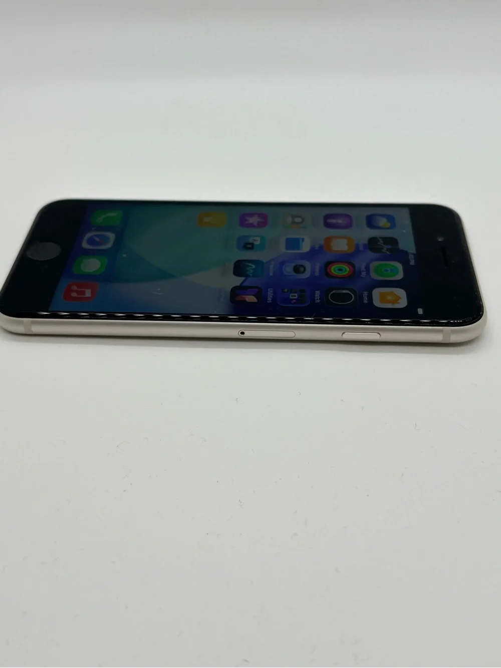 Apple iPhone SE UNLOCKED 64 GB WHITE GREAT CONDITION